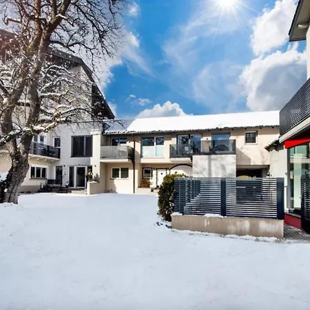 Haus Schnoell Family 2