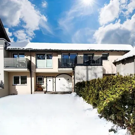Haus Schnoell Family 2