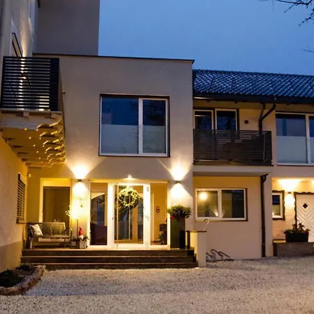 Haus Schnoell Family 2 Feriehus *